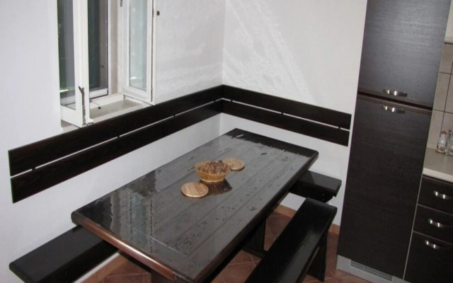 Branko - Large Terrace - H