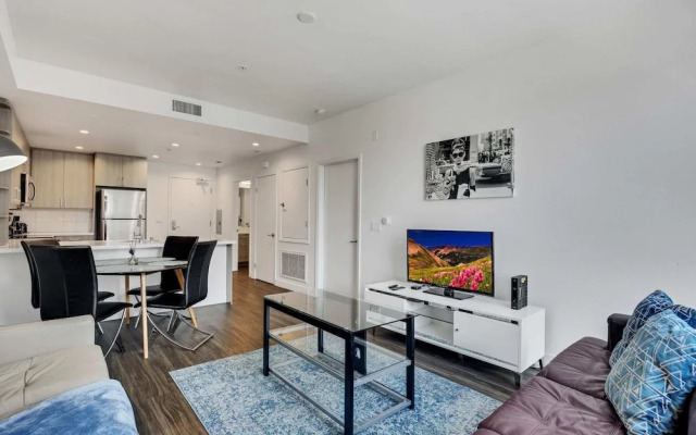Stylish 1BR Family Apartment by Dtla