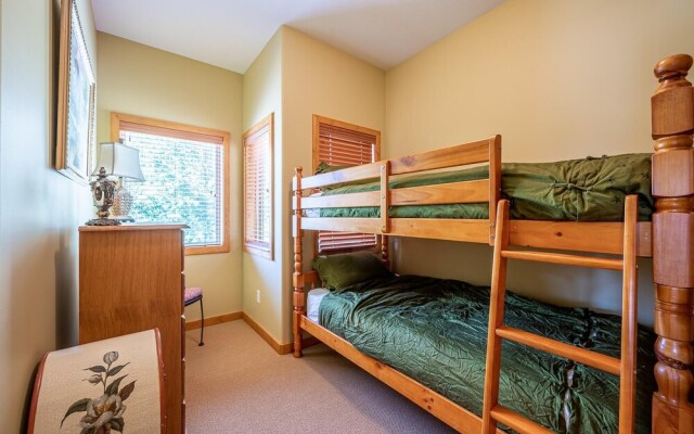 Bear's Paw Chalet - Amazing Location & Ski In/out