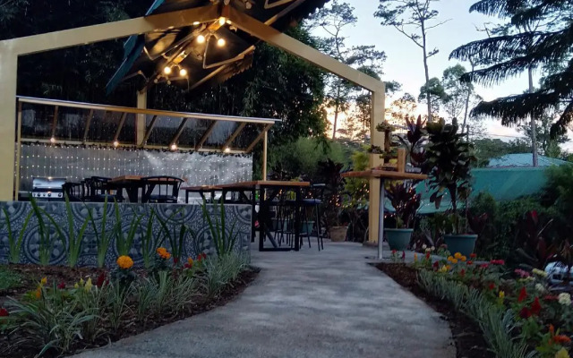 Log Cabin Hotel-Baguio