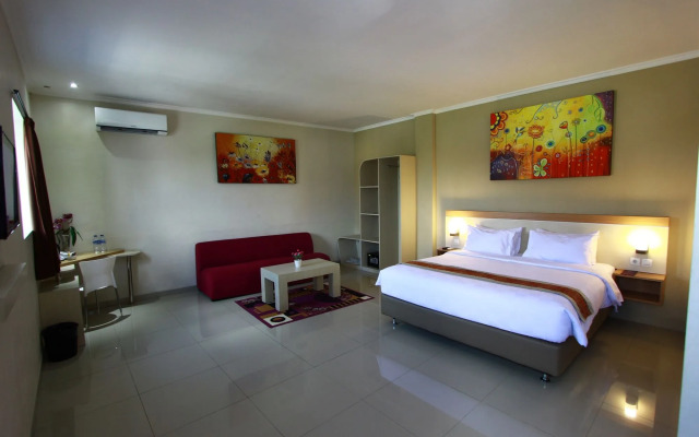 Laxston Hotel by Front One