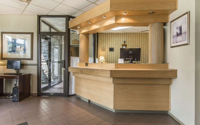 Quality Hotel & Suites