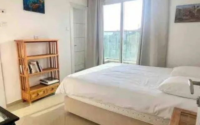 Sunny 3BR Apartment Golf Residence
