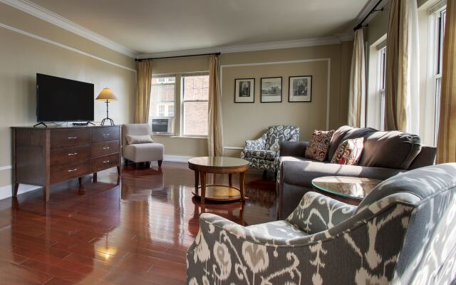 The Knickerbocker on the Lake