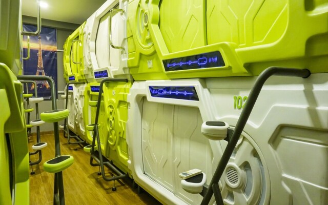 Super OYO 91328 Fiducia Capsule Hotel