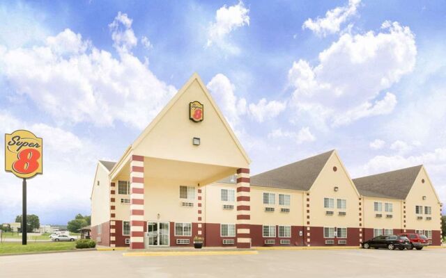 Super 8 By Wyndham Holton