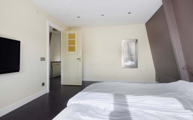 Elegant Riverside Apartment