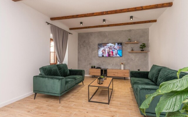 Awesome Home in Lisicic With 3 Bedrooms, Wifi and Sauna
