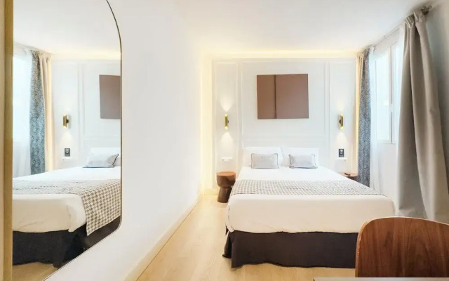 Ópera Stays by Charming