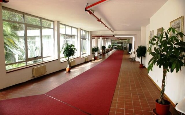 Club American Hotel Spa & Resort