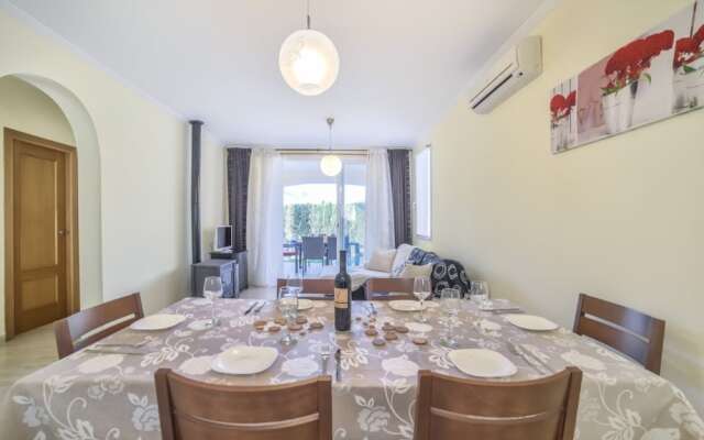 Bungalow - 3 Bedrooms with Pool and WiFi - 105003