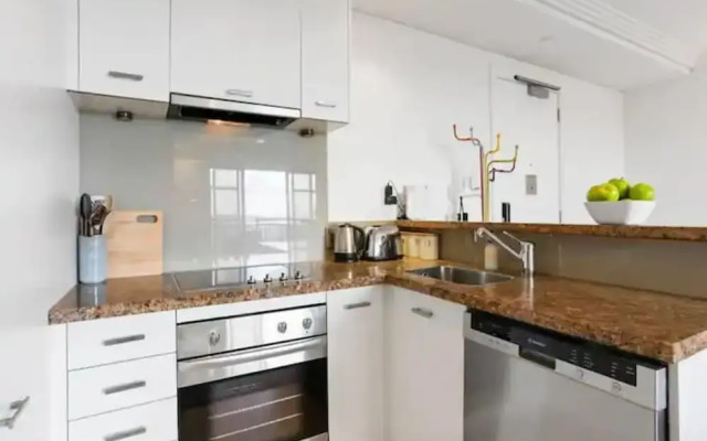 Bright One Bedroom Beauty With Balcony