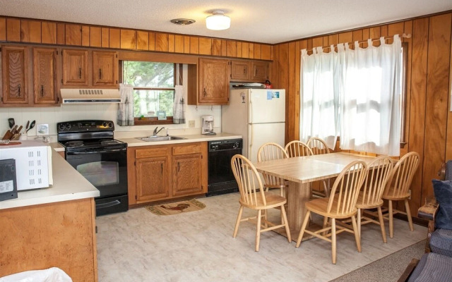 Beachbux 3 Bedroom Cottage by RedAwning