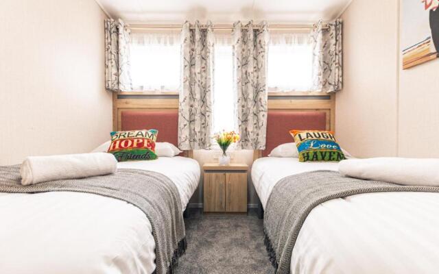 Bluebell Lodge with Hot Tub