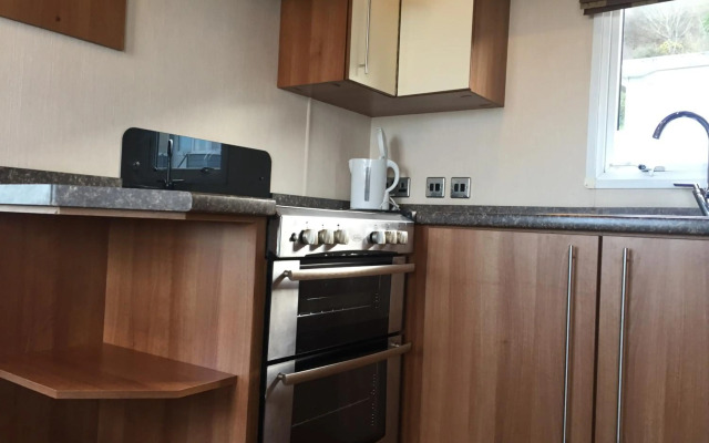 'Hartland Caravan' with Sea Views