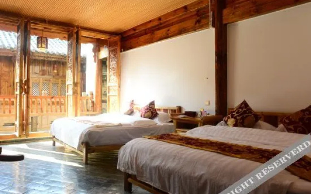 Jianshui Yanqitang Private Courtyard Inn (Jianshui Ancient City Small Train Store)