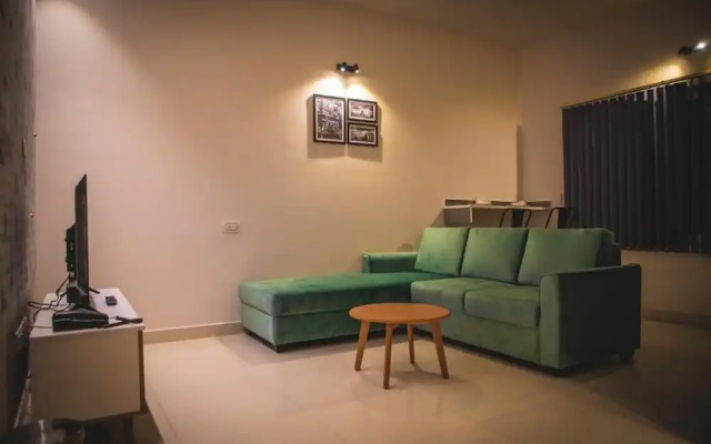 Eiffel Suites