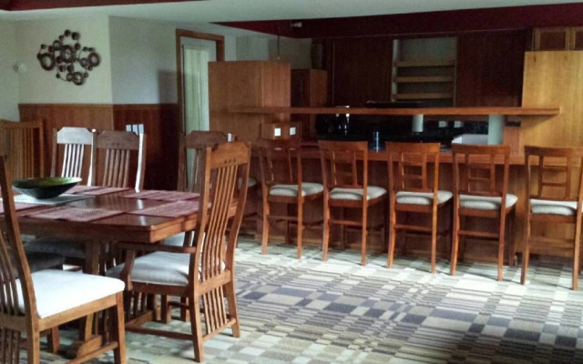 Log Gables- Dresser House