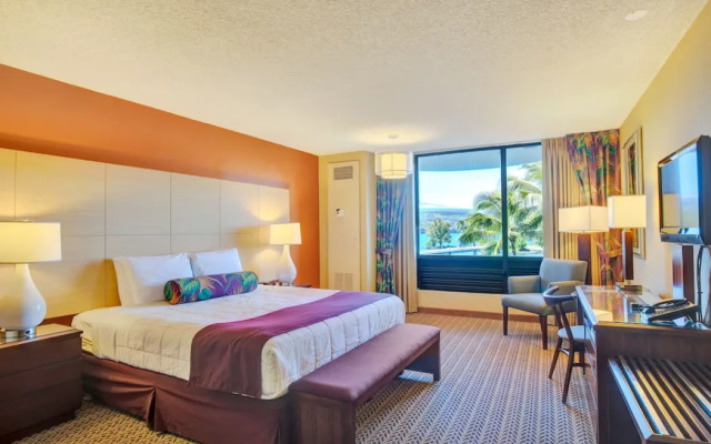 Hilo Hawaiian Hotel, Trademark Collection by Wyndham