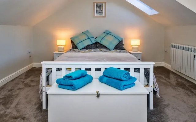 Countryside Retreat With Stunning Views, No Deposit