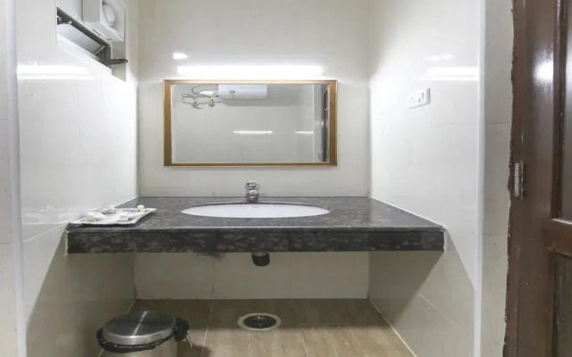 Hotel Saravana Bhavan by OYO Rooms