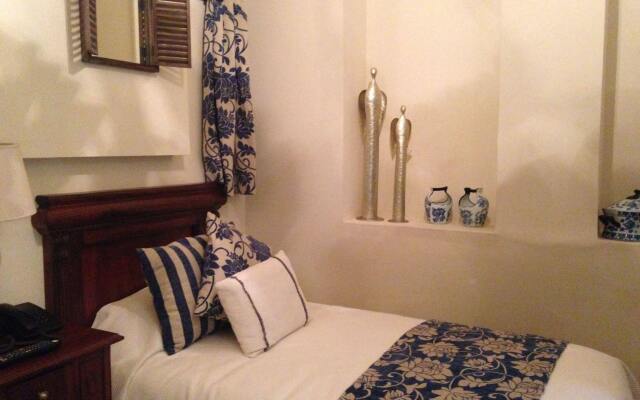 Roka Plaza Hotel Boutique