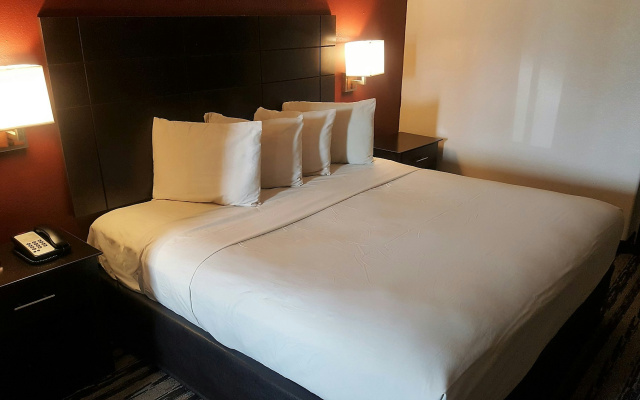 Red Roof Inn & Suites Houston - Humble/IAH Airport