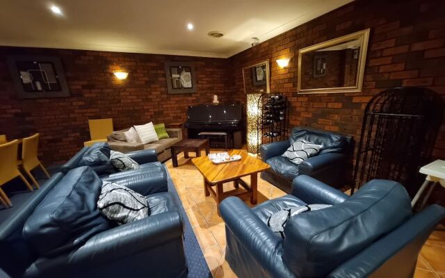 Moon River Motor Inn