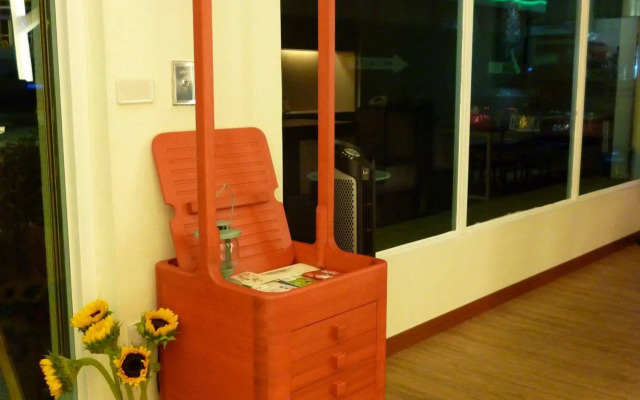 Tavern L Hostel