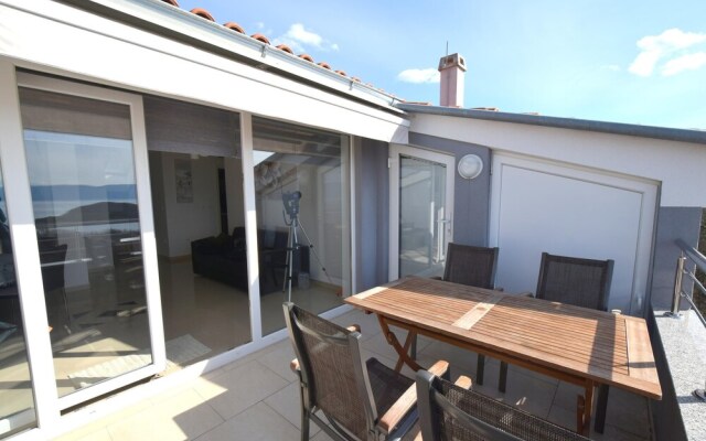 Apartment Roberto with Sea View