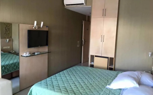 Marin-A Hotel