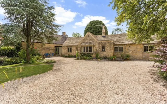 Scenic Family Home in Cotswolds