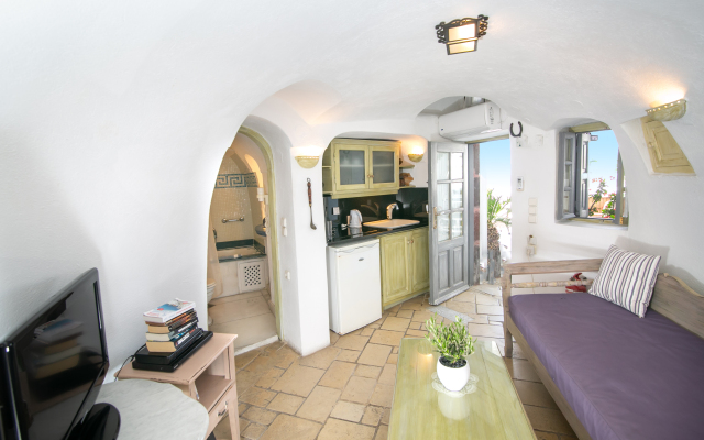 Alexander's Suites