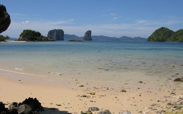 Melina's Beach Front Bungalow