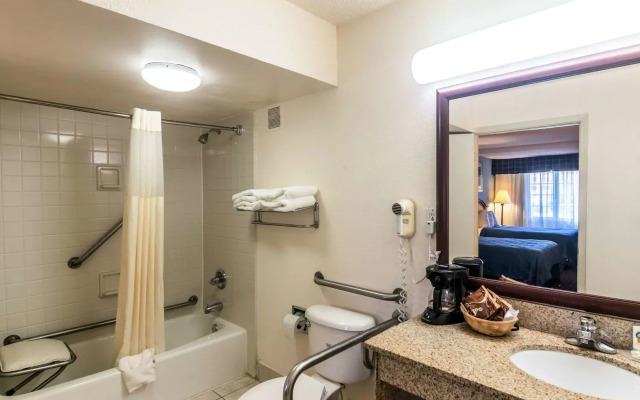 Budget Host Inn & Suites