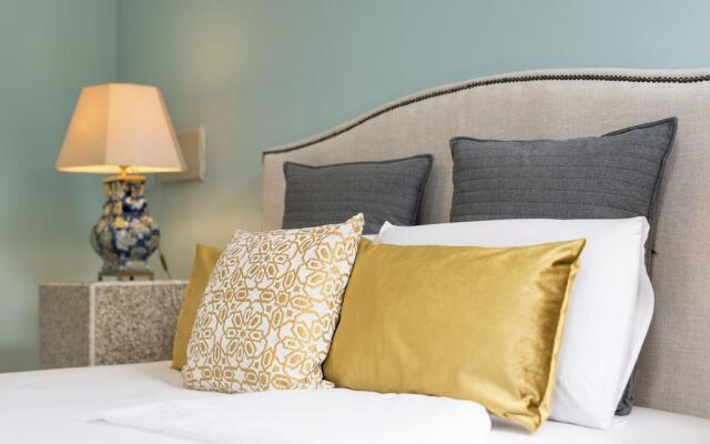 Le Petit Chateau Apartments Porto
