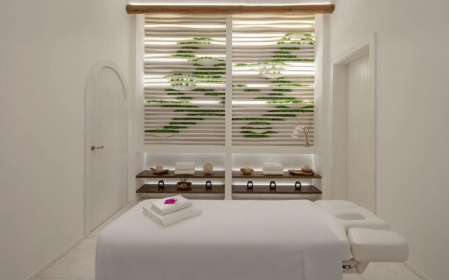 Anantara Santorini Abu Dhabi Retreat - Adults Only