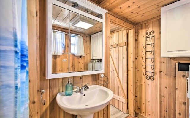 Chincoteague House w/ Enclosed Porch + Deck