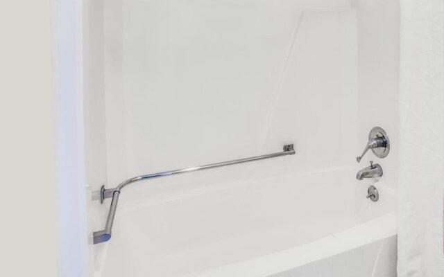 Rodeway Inn & Suites