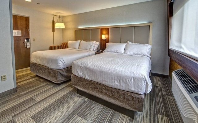 Holiday Inn Express Roslyn - Manhasset Area, an IHG Hotel