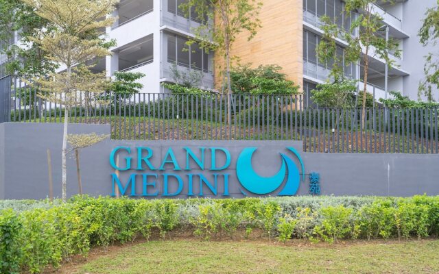 OYO Home 89725 Beautiful 3br Grand Medini