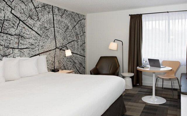 Coast Canmore Hotel & Conference Centre