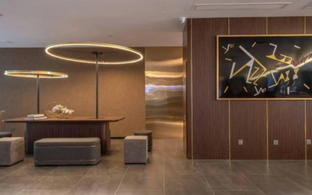 Homeinn Plus Hotel (Jinan Zhangqiu Shuangshan Avenue Hexie Plaza)
