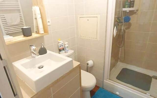 Studio in Poissy, With Wifi