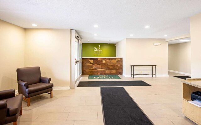 La Quinta Inn Milwaukee Northwest