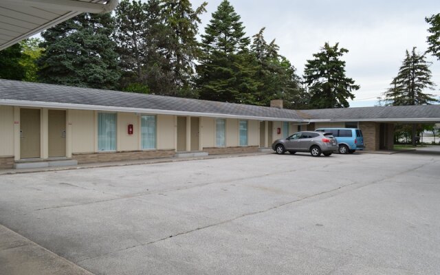 Monnie Lynn Motel