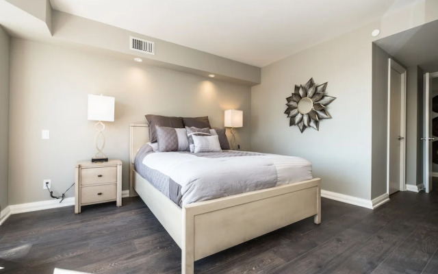 QuickStay - Premium 2bdrm in Yorkville (Yonge & Bloor)