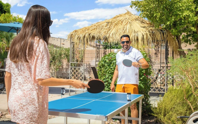 4BR-Retro Game Room-Theater-Pool & Spa