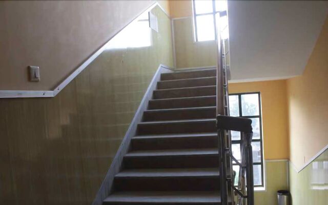 OYO Rooms Rajmahal Square 2