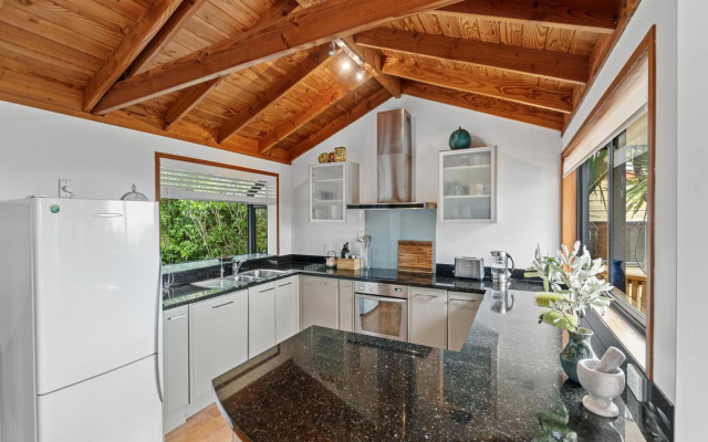 Perfectly Piha - Piha Holiday Home